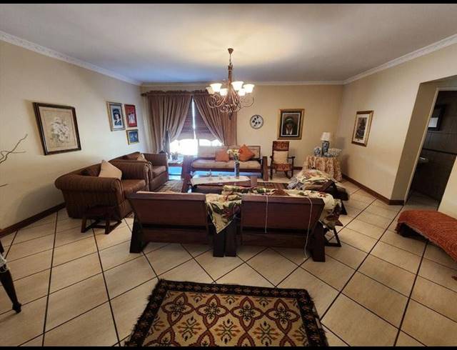 4 BEDROOM HOUSE FOR SALE IN VAN RIEBEECK PARK